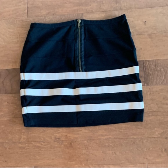 📦Moving Sale - 4/20$📦Mini skirt black and white - Picture 2 of 2